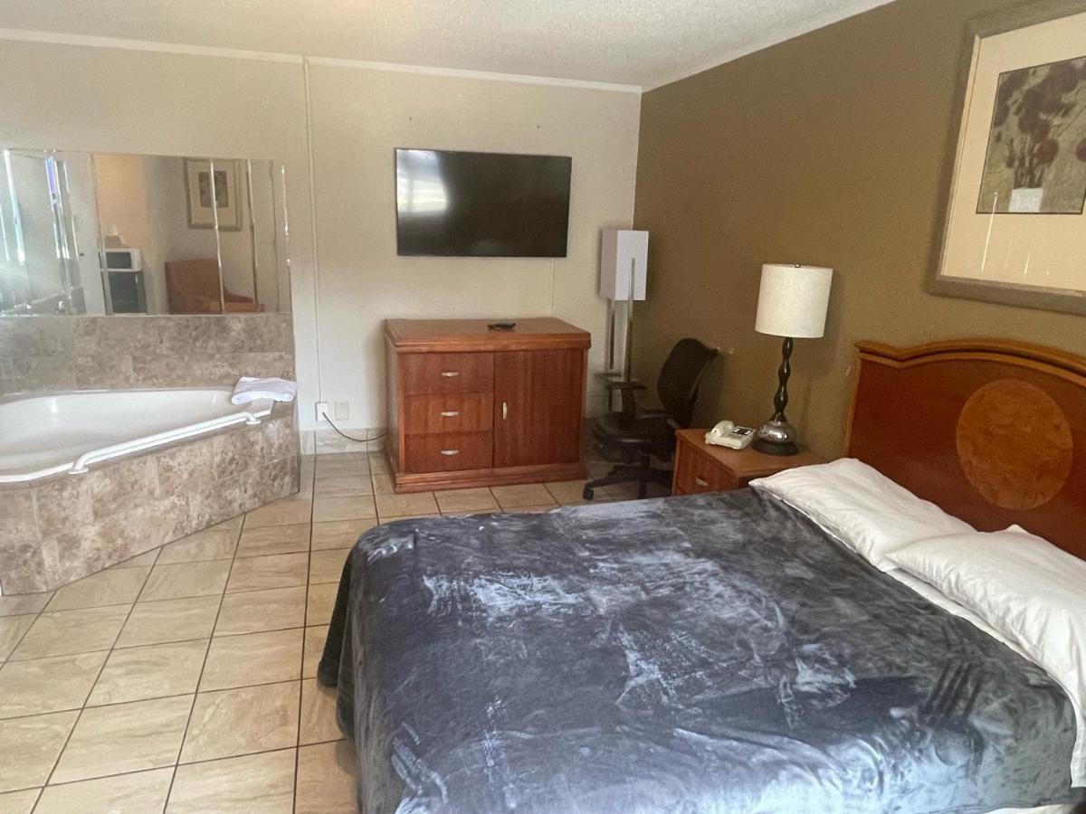 Budgetel Inn And Suites - Луисвилл Экстерьер фото