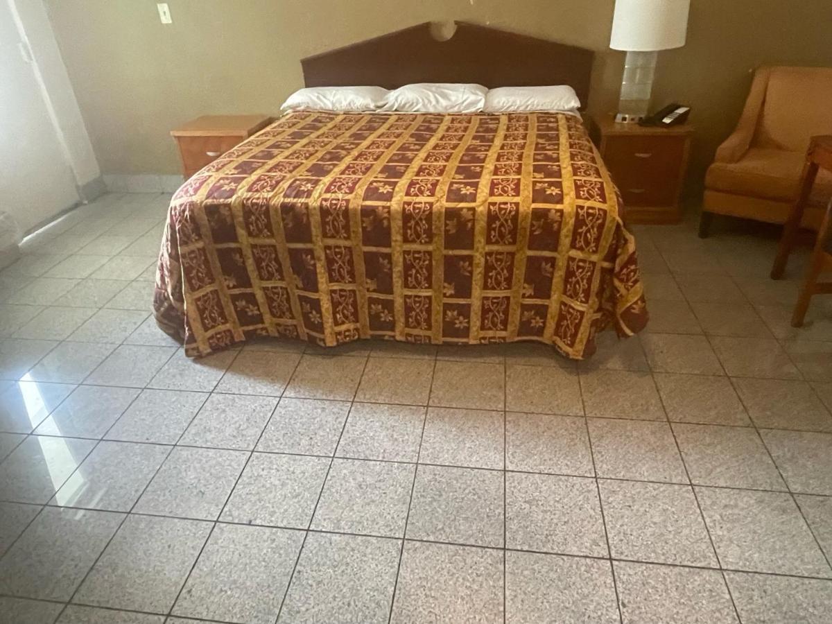 Budgetel Inn And Suites - Луисвилл Экстерьер фото