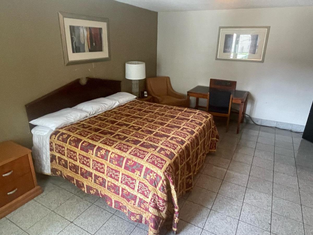 Budgetel Inn And Suites - Луисвилл Экстерьер фото